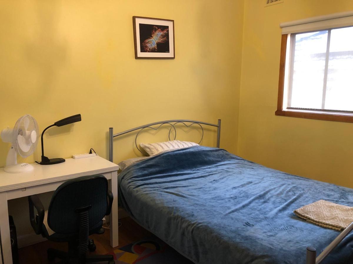A Single Room Near The Railway Station Melburne Exterior foto