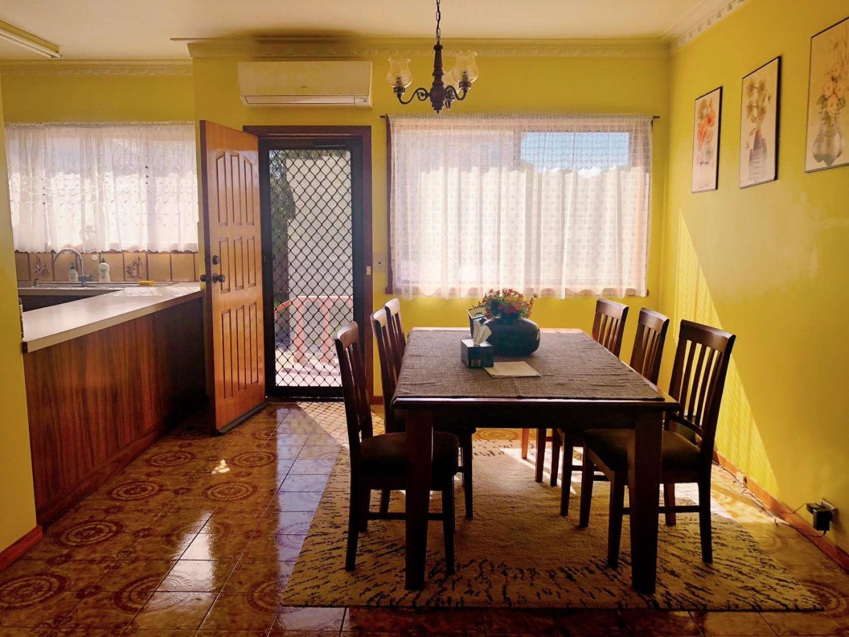 A Single Room Near The Railway Station Melburne Exterior foto